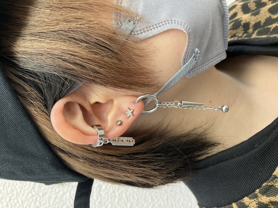 カミソリイヤーカフ