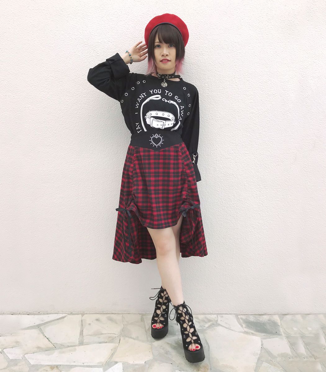 モデル身長162cm/着用サイズF/着用カラーRED CHECK