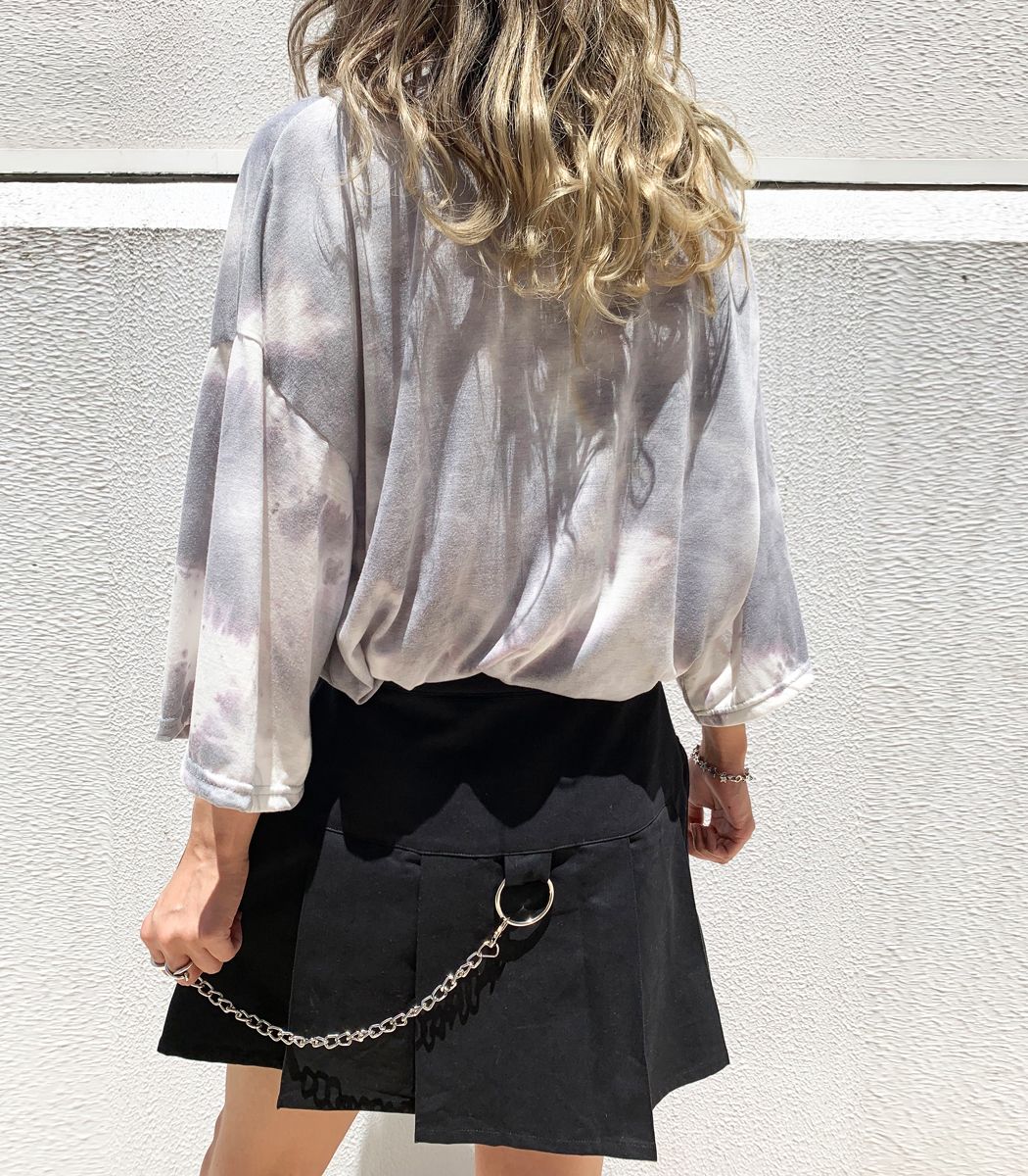 モデル身長165cm/着用サイズF/着用カラーBLACK